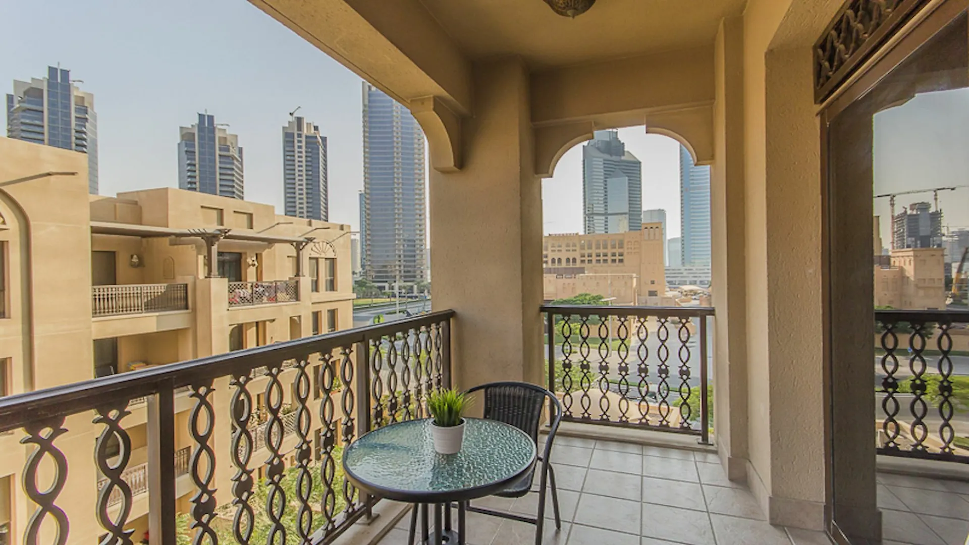 Dhh - Reehan 7 Dubai 0*,